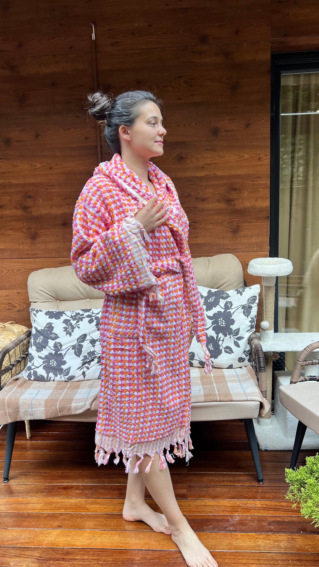 Kara Tezgâh El Dokuma Kapüşonlu Bubble Bornoz