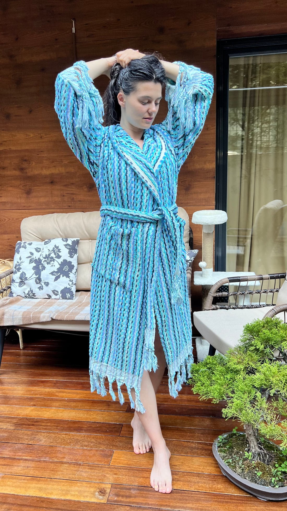 Kara Tezgâh El Dokuma Kapüşonlu Bubble Bornoz