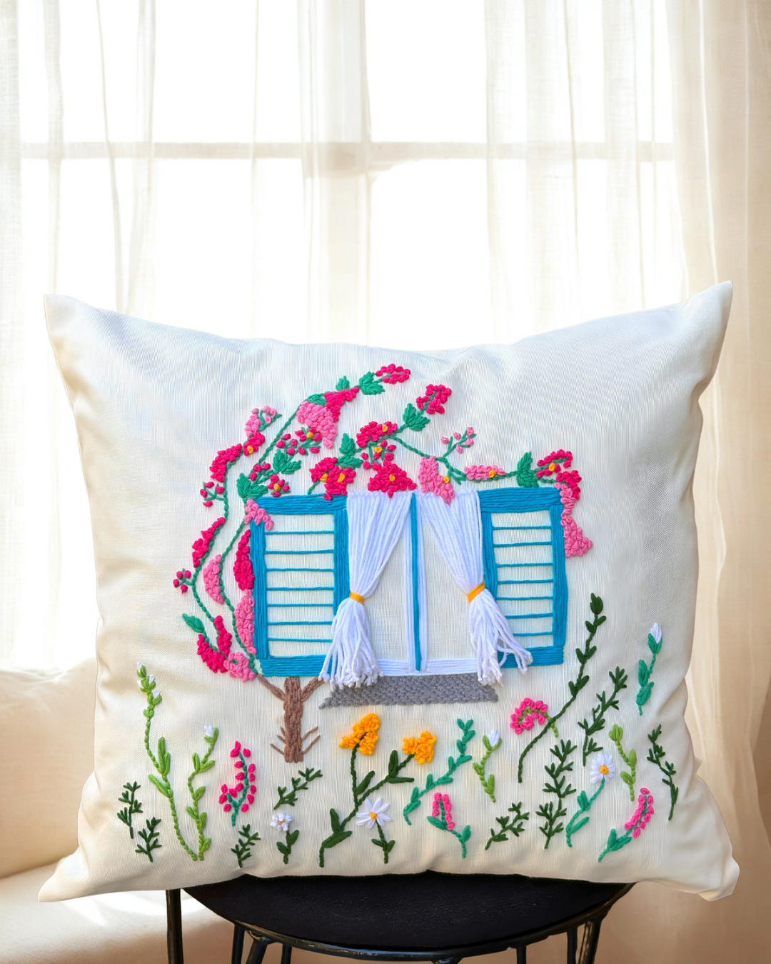 Alaçatı Desenli Punch İşlemeli Kırlent