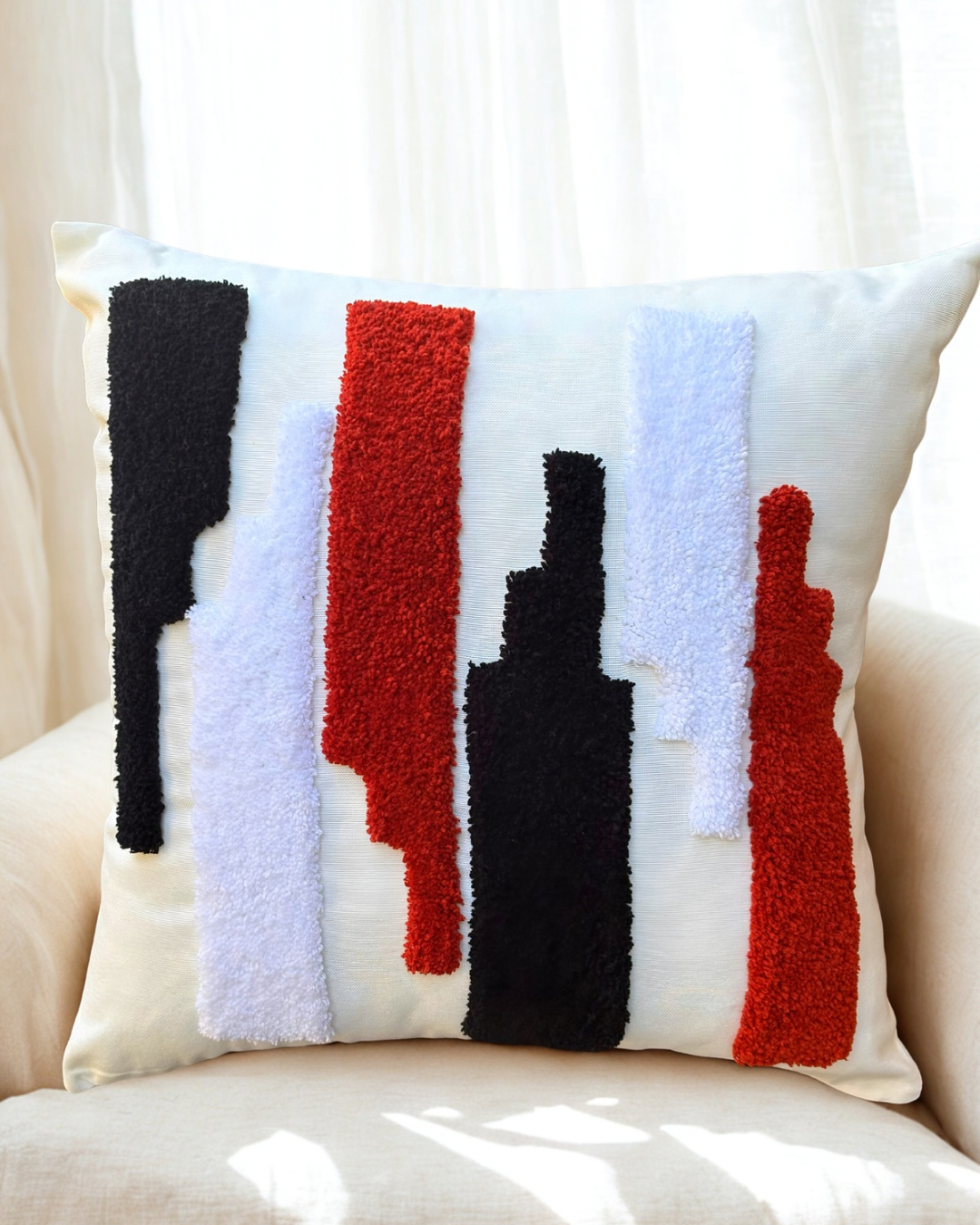 Dikey Ritim Desenli Punch İşlemeli Kırlent