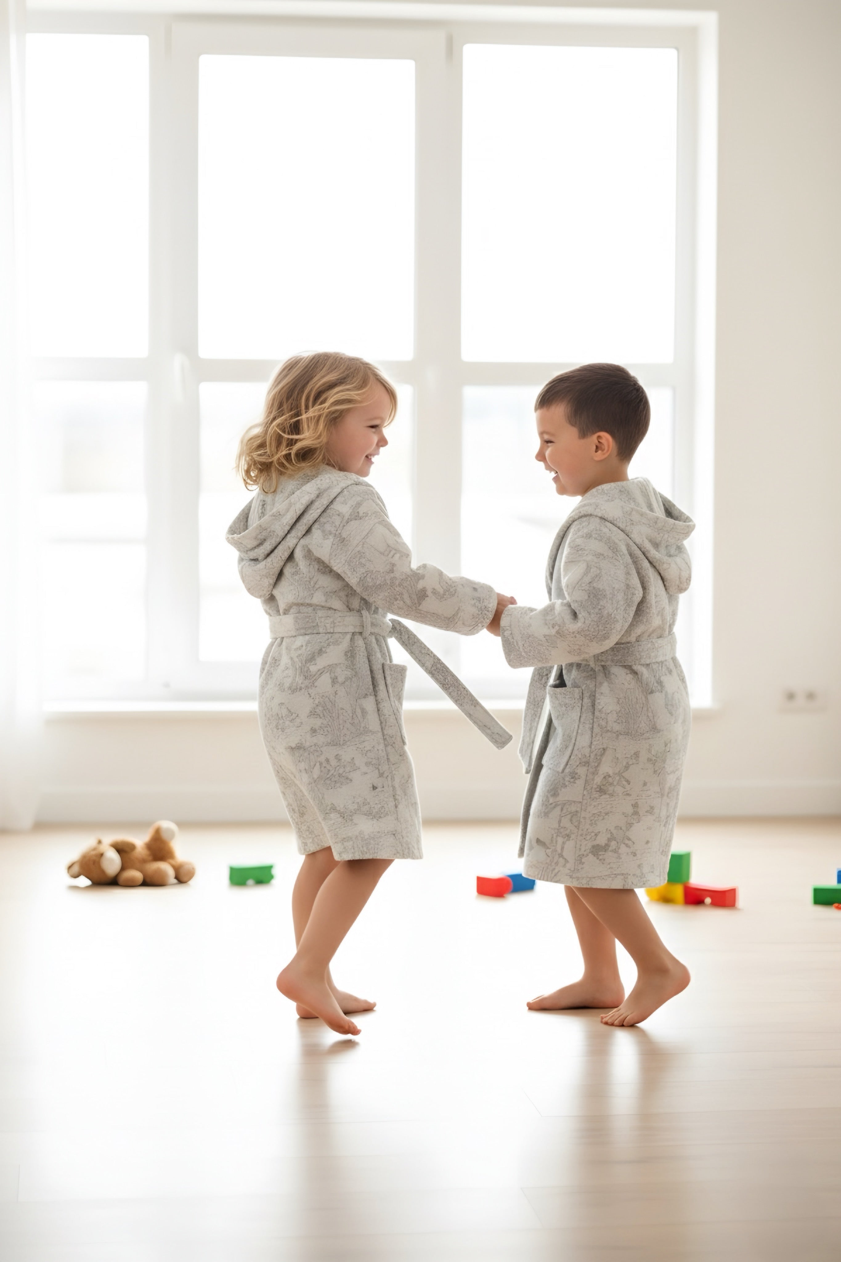 Desenli Müslin Kapüşonlu Çocuk Bornoz