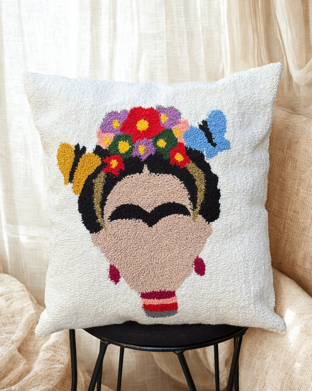 Frida Desenli Punch İşlemeli Kırlent