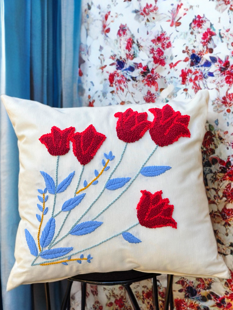 Anadolu Gelinciği Desenli Punch İşlemeli Kırlent